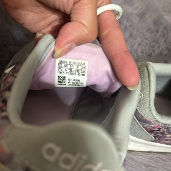 Adidas Cloudfoam Shoes - Picture 2 of 9